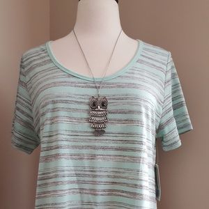 NWT - Lularoe Classic Tee - Medium